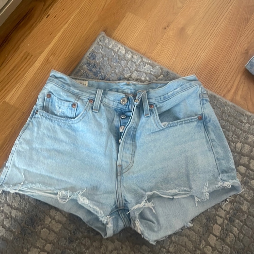 LEVI 501 size 27 denim shorts